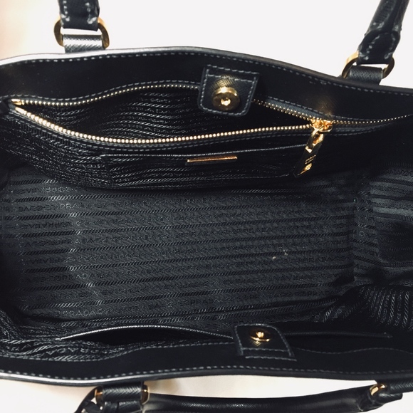 Vintage Prada Saffiano Bag - Picture 4 of 5
